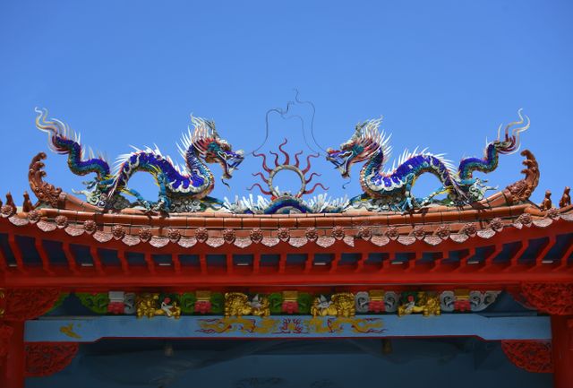 Traditional Chinese dragons over an archway