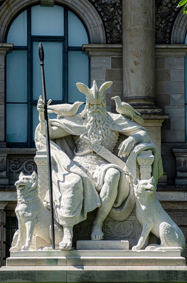 Statue of Odin with his ravens